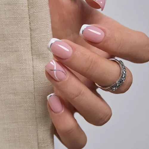 Vista 22 de CurvLife Uñas postizas cuadradas cortas a presión, terciopelo degradado Paris Script