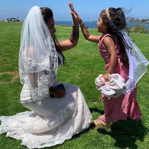 Vista 8 de Velo de novia de 2 niveles de encaje de flores con peine de novia accesorios para novias