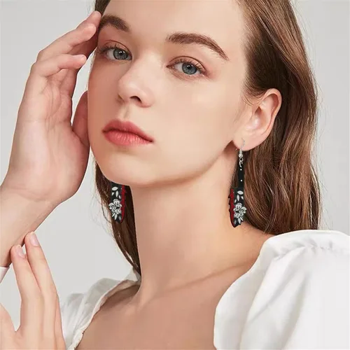 Vista 4 de Aretes góticos exagerados de hip hop para mujer, joyería negra larga, cuchillo colgante, aretes colgantes de imitación, acrílico, punk, cocina