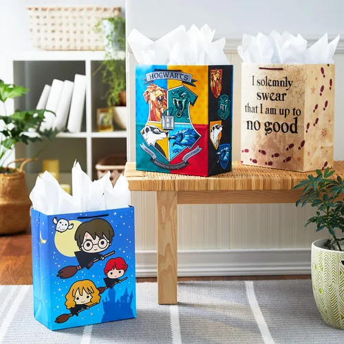 Vista 6 de Hallmark Paquete de papel de regalo y bolsas de regalo de Harry Potter (paquete de 3 papel de regalo, paquete de 3 bolsas de regalo)