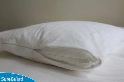 Vista 3 de SureGuard juego de 2 protectores de almohada, 100% impermeables, a prueba de insectos, hipoalergénicos, fundas premium de algodón rizado