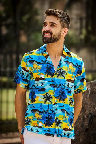 Vista 2 de Camisa con estampado hawaiano para hombre, marca Alvish.