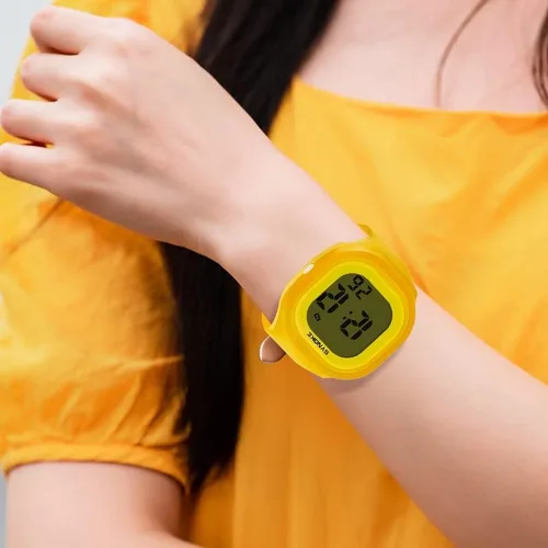 Vista 4 de Gosasa Reloj luminoso impermeable masculino y femenino del silicón del electrón los 164.0 ft de los relojes LED de los deportes de Digitaces