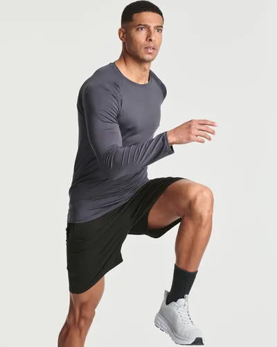Vista 4 de Real Essentials Paquete de 4 camiseta de compresión de manga larga para hombre para clima frío (disponible en tallas grandes y altas)