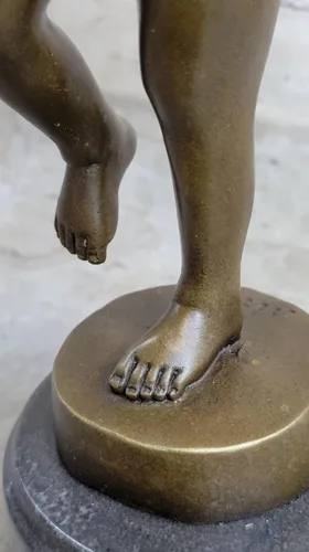 Vista 8 de Angry Indoor - Escultura de bronce joven llorando para niños, interesante estatua de metal para manualidades, escultura brillante fundida