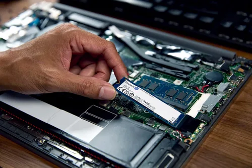 Vista 6 de Kingston NV3 500GB M.2 2280 NVMe SSD PCIe 4.0 Gen 4x4 Hasta 5000 MB/s SNV3S/500G
