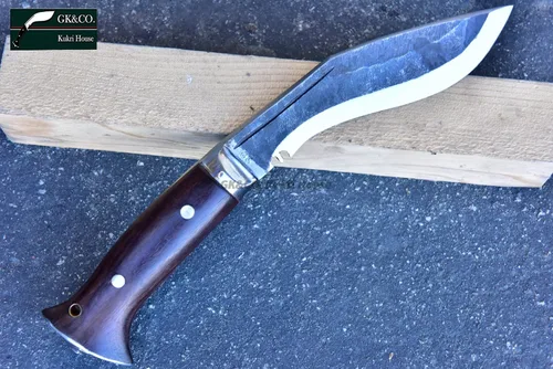 Vista 3 de GK&CO. Kukri House Kukri/Khukuri genuino - Hoja negra de 5 pulgadas (sin óxido) Panawal Khukuri - Fábrica hecha a mano en Nepal.