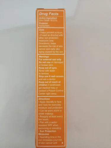 Vista 8 de Live Tinted Hueguard® Mini 3-en-1 Crema solar mineral, hidratante y base de maquillaje para cara y cuerpo - Hidrata y protege la piel durante todo