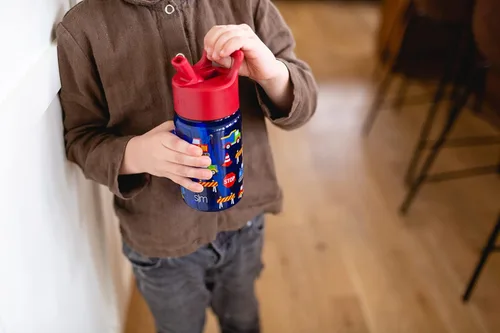 Vista 5 de Botella de agua Simple Modern Kids DC Comics para niños, vaso de plástico Tritan sin BPA con tapa con popote a prueba de fugas, reutilizable y DC