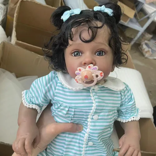 Vista 8 de Angelbaby Muñecas de bebé recién nacidas realistas de niña negra con pelo de 24 pulgadas, muñeca de bebé recién nacida afroamericana con aspecto