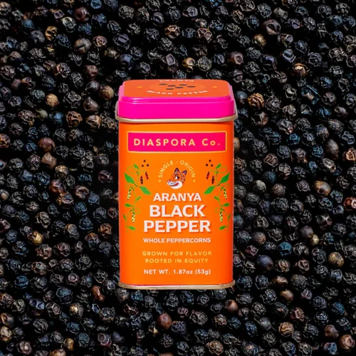 Vista 4 de Diaspora Spice Co. Aranya - Pimienta entera de pimienta negra de origen único de la India, alto aroma, sabor audaz para cocinar, molinillos