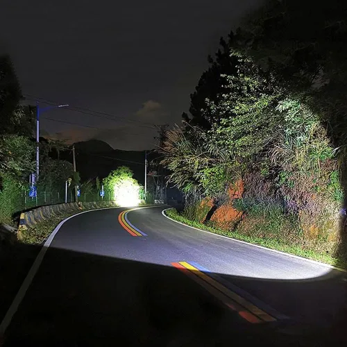 Vista 2 de Faros delanteros para adultos recargable LED caza faro súper brillante cabeza lámparas de carga para teléfonos, para cortes de energía, huracán
