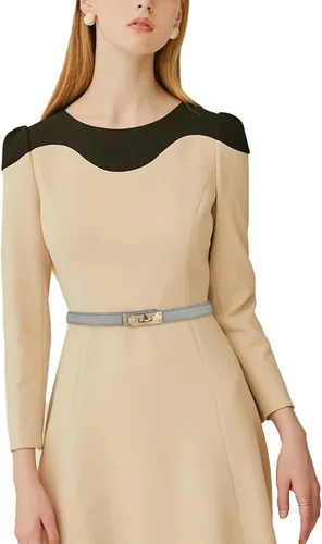 Vista 79 de Cinturón de cuero clásico con hebilla de metal para mujer con vestido de jeans