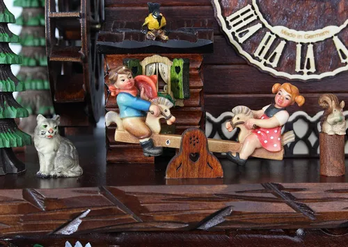 Vista 5 de Reloj de cuco HerrZeit de Adolf Herr - Familia feliz