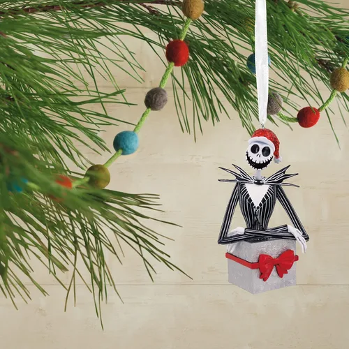 Vista 5 de Hallmark Disney Tim Burton's The Nightmare Before Christmas Jack Skellington en Adorno Navideño de Regalo