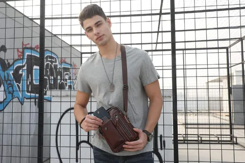 Vista 8 de BULLCAPTAIN Bolso bandolera de cuero genuino para mujeres y hombres, bolsa cruzada de hombro pequeña para hombres, bolsa de mensajero de viaje