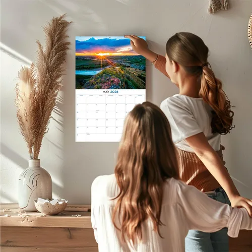 Vista 644 de Calendario de grises africanos 2025 2026 – Planificador mensual de pared de aves africanas – 12 x 18 pulgadas (abierto), calendario de pared