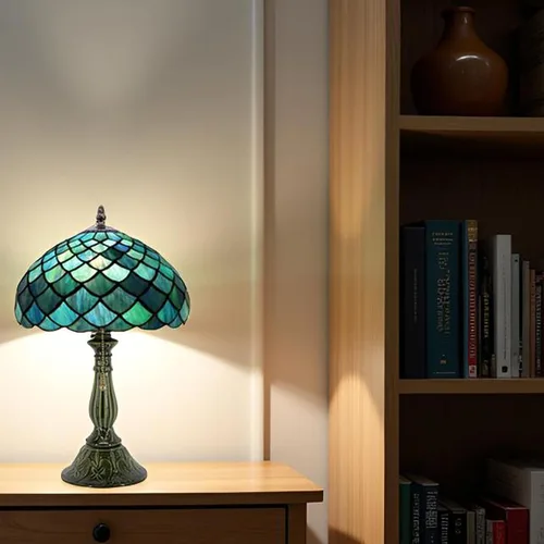 Vista 8 de Tiffany Style Stained Glass Table Lamp 18.5 Inch - Blue Fish Scales 12X12X18.5 Inch, E26 Bulb Base，Pull Chain Switch, Ceramic Base, Bedside