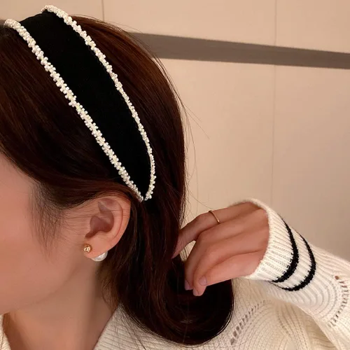 Vista 2 de Wiwpar Diadema ancha con cuentas simples, diadema con cuentas para el cabello, banda elástica negra para mujeres y niñas