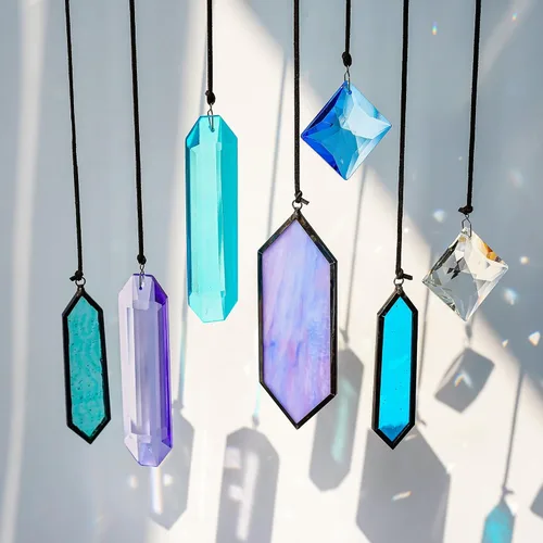 Vista 9 de HDCRYSTALGIFTS 7 piezas de prismas de cristal atrapasoles para colgar en ventanas, atrapasoles de cristal arcoíris colgantes para ventanas