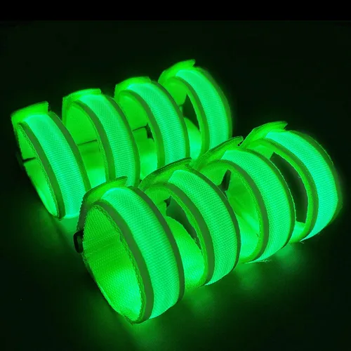 Vista 18 de KIRALUMI 8 pulseras LED que brillan en la oscuridad, pulseras de fiesta de Halloween que brillan en la oscuridad, suministros para Navidad