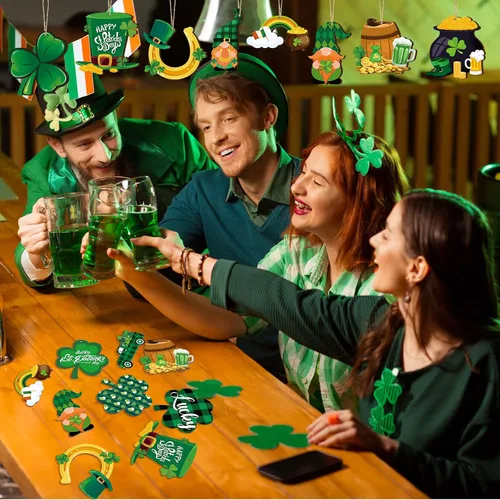 Vista 7 de Ferraycle 36 adornos de árbol del día de San Patricio, adornos de madera de trébol para árboles pequeños, decoraciones de trébol, gnomo, trébol