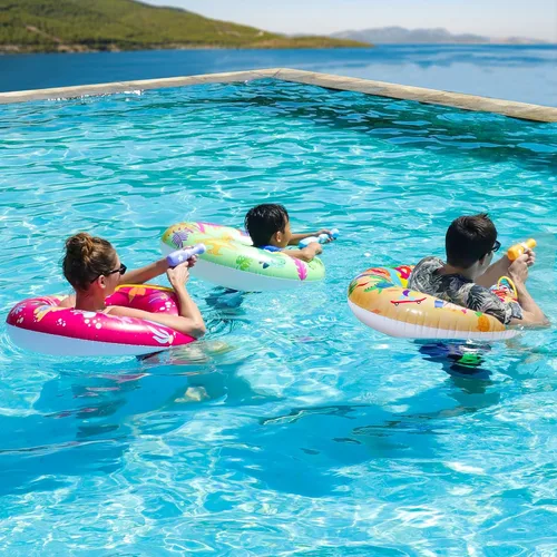 Vista 3 de Parentswell Juego de fiesta en la piscina – Anillos inflables de natación para piscina, tubos de piscina con pistolas de agua y pelota de playa