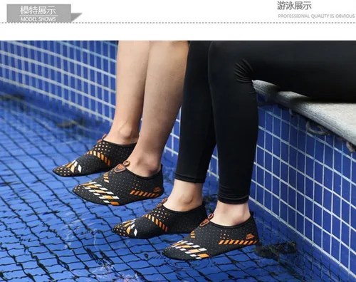 Vista 4 de Zapatos acuáticos de verano para la piel del agua, calcetines deportivos sin cordones para piscina, playa, natación, yoga