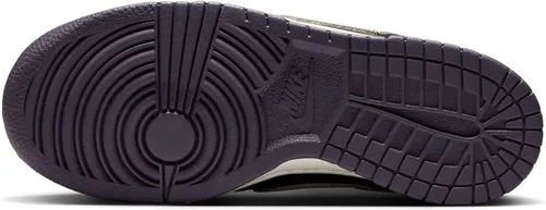 Vista 569 de Nike Kid's Dunk Low Sneaker