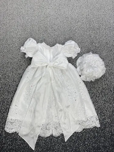 Vista 3 de FAIOKAVER Vestidos de bautismo de encaje, vestidos de bautizo para niñas con gorro