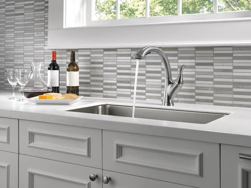 Vista 5 de Delta Faucet Linden 4153-AR-DST - Grifo para fregadero de cocina con pulverizador extraíble, acero inoxidable ártico