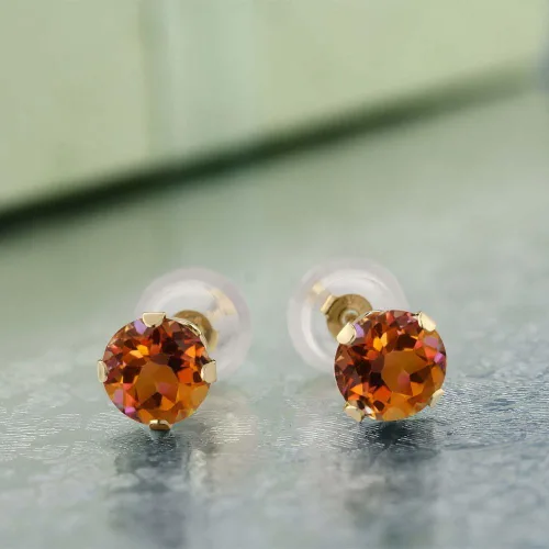 Vista 2 de Gem Stone King Aretes de tuerca de oro amarillo de 14 quilates con topacio místico naranja de 4 puntas para mujer