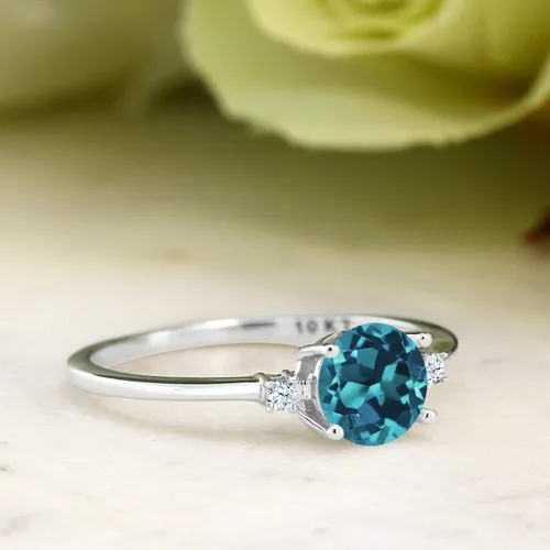Vista 4 de Gem Stone King Anillo de compromiso de oro blanco de 10 quilates con topacio azul Londres y zafiro blanco creado para mujer 078 quilates redondo