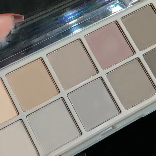 Vista 7 de Go Ho Paleta de sombra de ojos de 10 colores, paleta de sombra de ojos mate para mujeres mayores, tonos mezclables altamente pigmentados, paleta