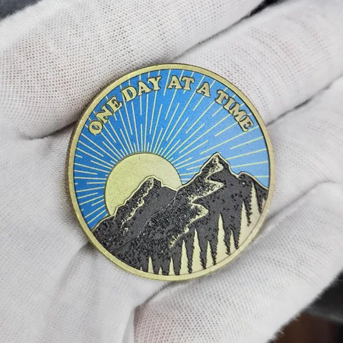 Vista 4 de Sunrise Serenity Lucky Coin One Day at A Time - Ficha de bolsillo, regalo para hombres o mujeres, medallón AA de sobriedad de recuperación