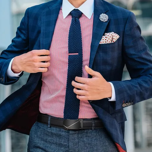 Vista 2 de SENDEFN Cinturón de cuero para hombre, con hebilla de trinquete automática, cinturón casual de 1 38 pulgadas de ancho, ribete ajustable