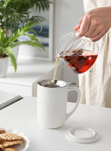 Vista 6 de Sweese Taza de té de porcelana de 20 onzas con infusor y tapa, taza de té de hojas sueltas, regalos para amantes del té, blanco y azul acero