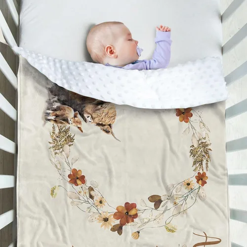 Vista 3 de Manta de hito mensual personalizada para bebé, nombre personalizado con fondo de fotografía de diseño de ganado de las tierras altas, manta de felpa