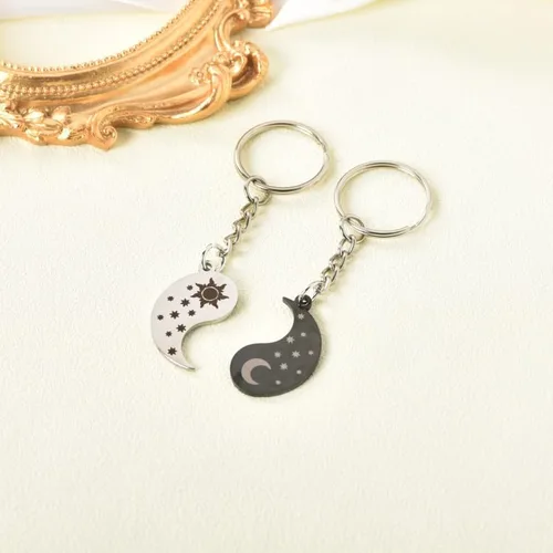 Vista 4 de Xiyantiji Llavero de sol y luna para parejas, regalos para novio y novia, regalo de aniversario, cumpleaños, para mujeres y hombres, llaveros