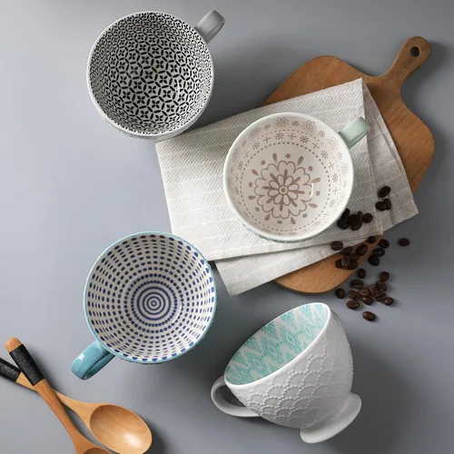 Vista 7 de SIGNATURE HOUSEWARES Juego de 4 tazas con patas surtidas de 14 onzas, PP13 multicolor