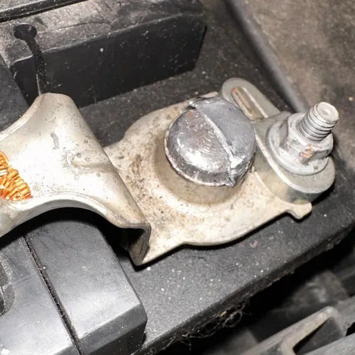 Vista 7 de Kit de Limpieza y Reparación de Terminales de Batería Ampper, Kit de Limpieza de Terminales de Batería con 5 Cuñas, 2 Cepillos y 12 Arandelas