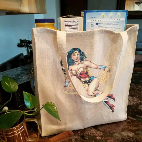 Vista 3 de GRAPHICS & MORE Bolso de mano reutilizable de viaje con personaje de Wonder Woman