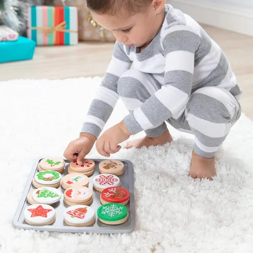 Vista 7 de Melissa & Doug, juego para cortar y hornear galletas de Navidad de madera