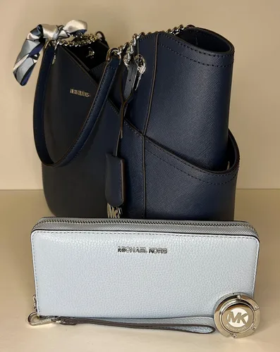 Vista 5 de Michael Kors Jet Set Travel Large Chain Shoulder Tote bundled with Large Continental Wallet and Purse Hook