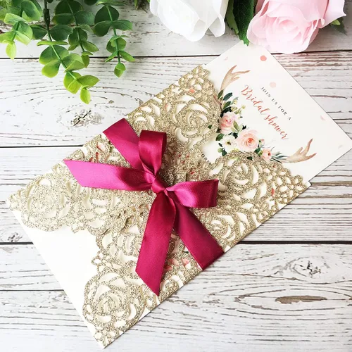 Vista 3 de 50 tarjetas de invitación de boda doradas de 5.12 x 7.28 pulgadas con lazo burdeos cortado con láser, invitación para despedida de soltera Purpurina