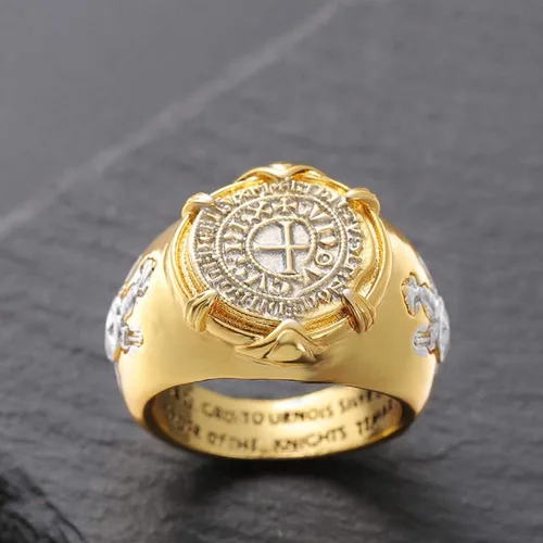 Vista 2 de Anillo de caballero templario para hombre, anillo de cruz medieval chapado en oro para niños