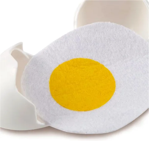 Vista 7 de Hape Cartón de huevos 3 huevos duros con cáscara fácil de despegar y 3 fritos, juguete educativo realista de madera para niños de 3 años