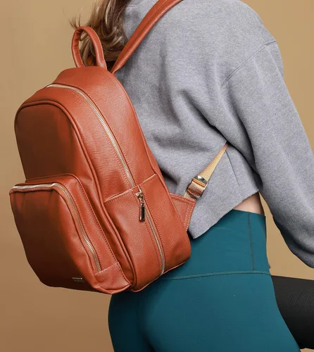 Vista 3 de Love, Johnny Bolsa de pañales y mochila de cuero vegano para hombres y mujeres, Marrón (Sierra Brown), Mochila de cuero vegano por Love, Johnny
