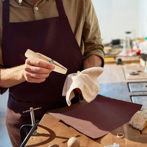 Vista 6 de EXCEART Herramientas de cuero Herramientas de fabricación de joyas 2 unids Abrazadera de anillo de madera Soporte de joyeros Benchwork Ajuste a mano