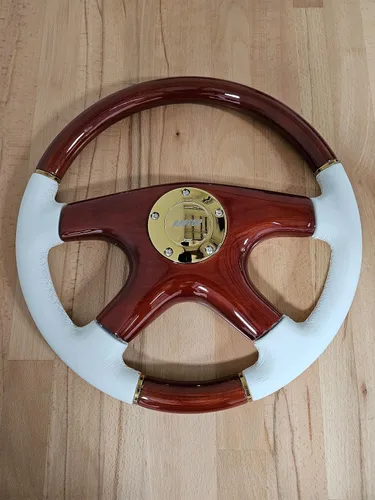 Vista 3 de Raptor Volante de madera de caoba y cuero blanco de 15" - Oro